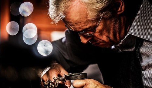 劳力士售后维修地址者（劳力士指针受磁）