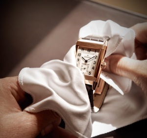 劳力士手表坏了怎么修（劳力士表蒙刮花）